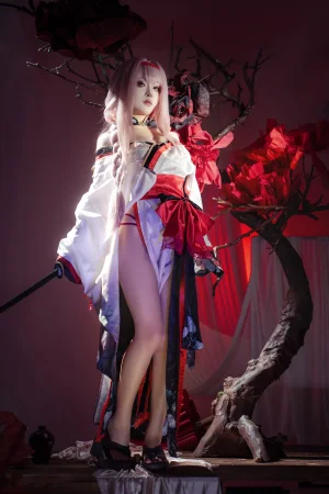矢量鱼《Nikke胜利女神 暗莲》主题写真：30张全套美图