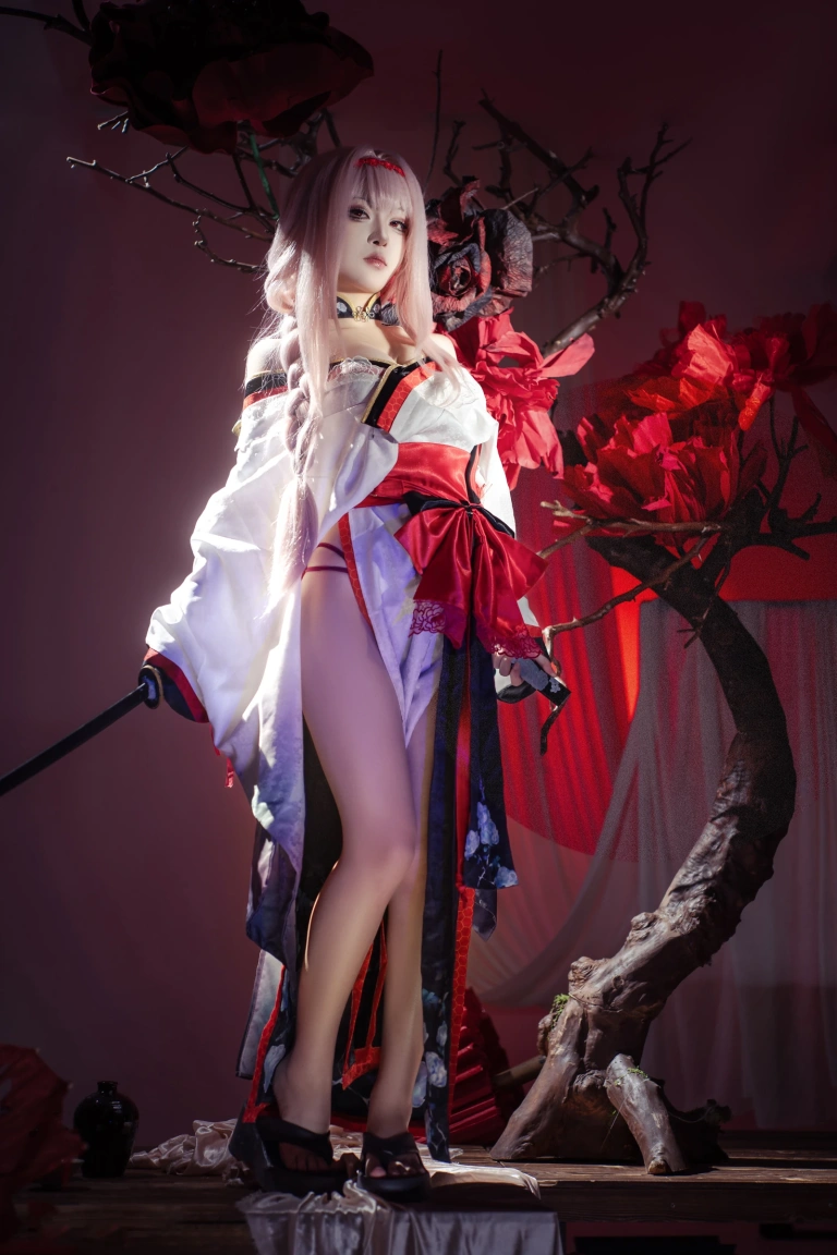 矢量鱼《Nikke胜利女神 暗莲》主题写真：30张全套美图