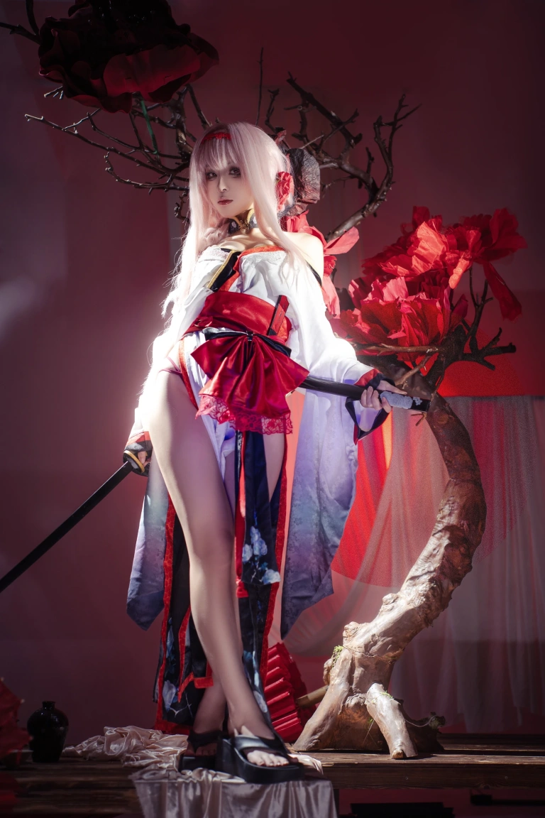 矢量鱼《Nikke胜利女神 暗莲》主题写真：30张全套美图