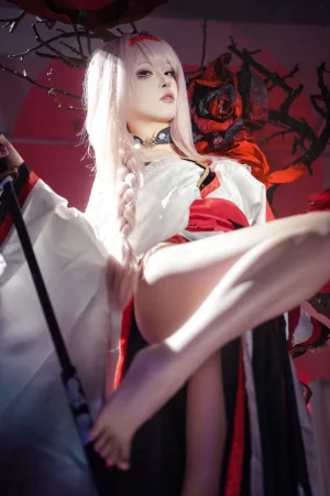 矢量鱼《Nikke胜利女神 暗莲》主题写真：30张全套美图