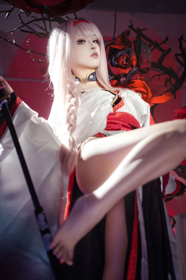 矢量鱼《Nikke胜利女神 暗莲》主题写真：30张全套美图