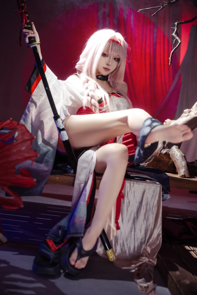 矢量鱼《Nikke胜利女神 暗莲》主题写真：30张全套美图
