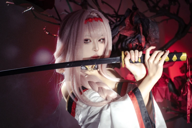 矢量鱼《Nikke胜利女神 暗莲》主题写真：30张全套美图