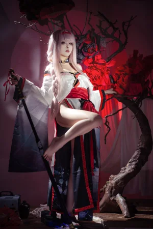 矢量鱼《Nikke胜利女神 暗莲》主题写真：30张全套美图