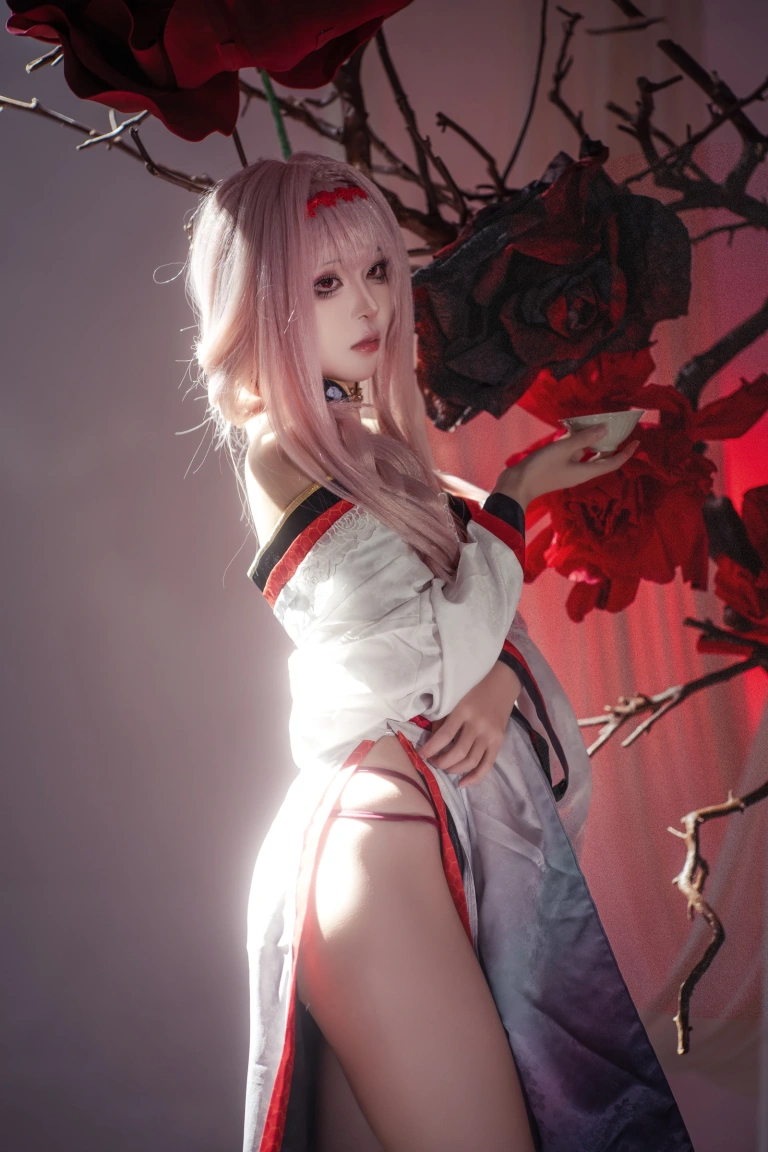 矢量鱼《Nikke胜利女神 暗莲》主题写真：30张全套美图