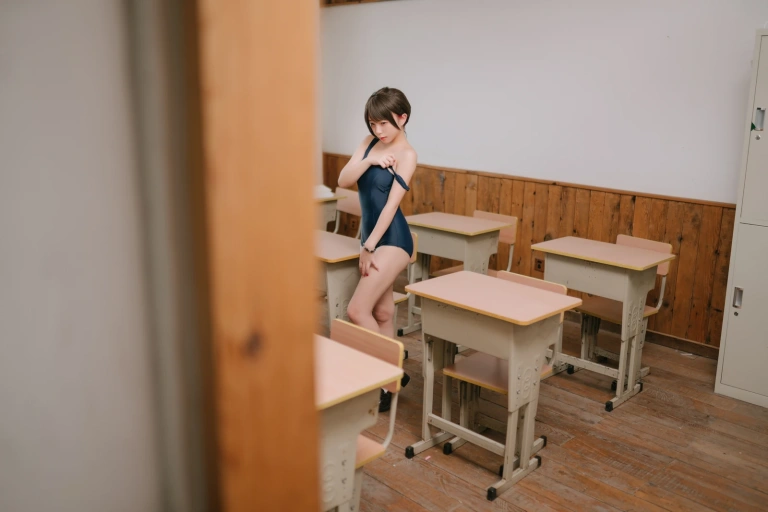 花铃《风纪委员死裤水x游泳课风纪委员》主题写真：93张全套美图