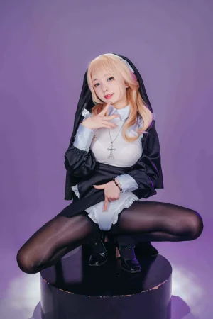 花铃《圣堂修女》主题写真：151张全套美图