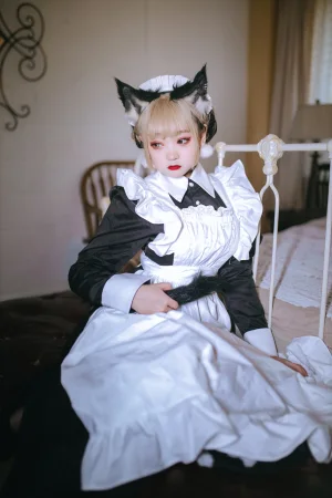 恩田直幸《猫女仆》主题写真：15张全套美图