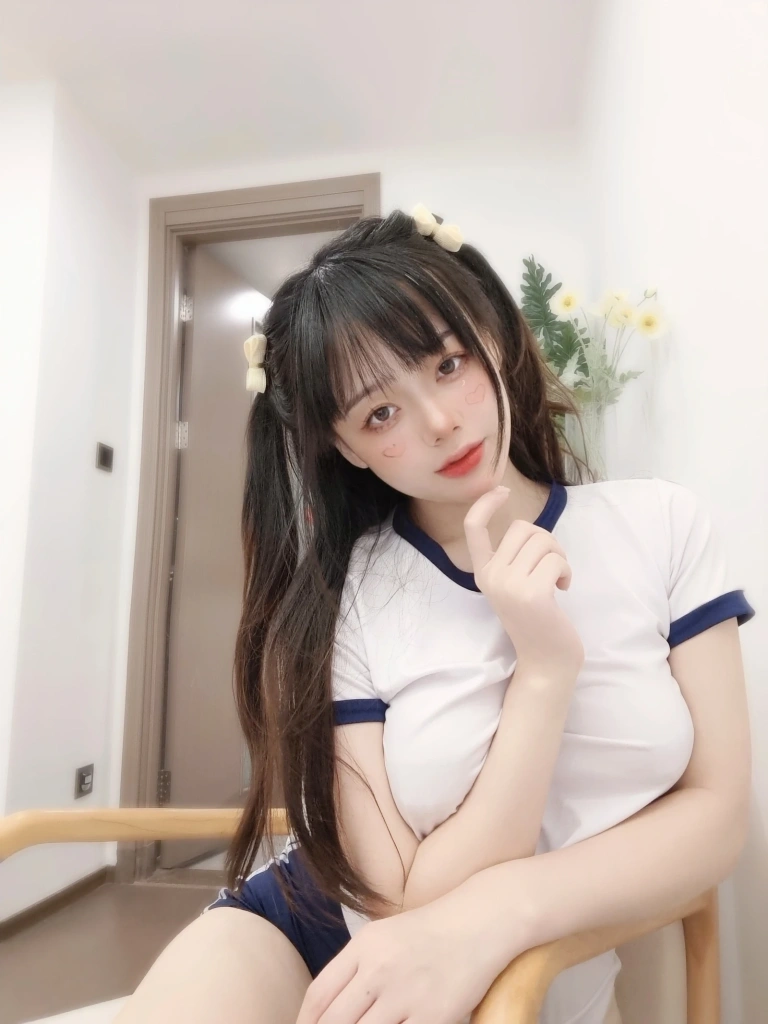 九言《体操服 生日福利》主题写真：20张全套美图，含3个视频