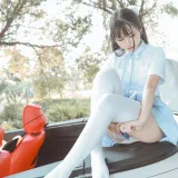 不呆猫《白丝过膝袜》主题写真：21张全套美图，含12个视频