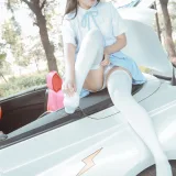 不呆猫《白丝过膝袜》主题写真：21张全套美图，含12个视频