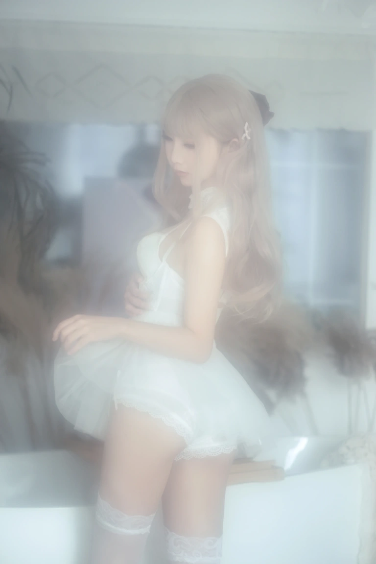 面饼仙儿《复古内衣套》主题写真：25张全套美图
