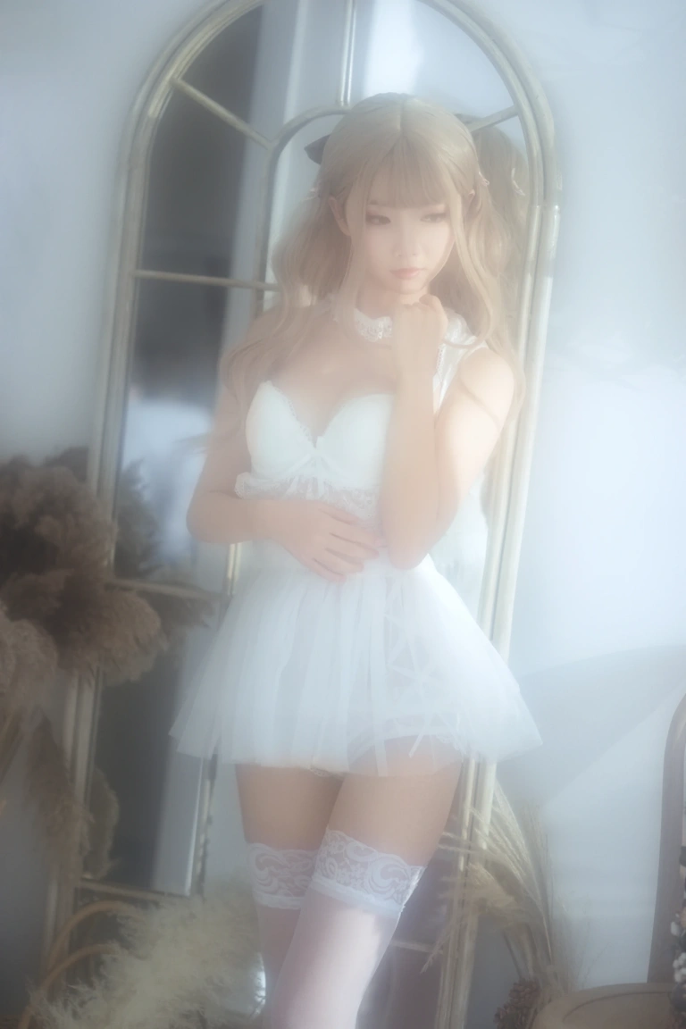 面饼仙儿《复古内衣套》主题写真：25张全套美图