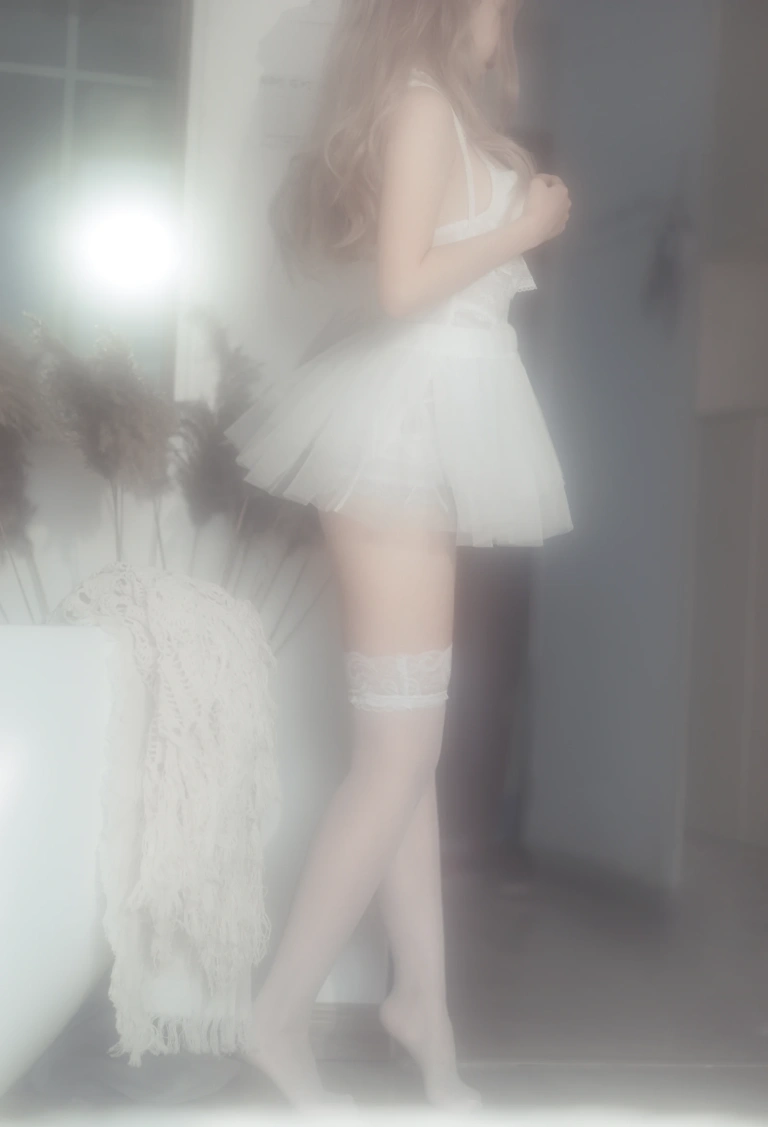 面饼仙儿《复古内衣套》主题写真：25张全套美图