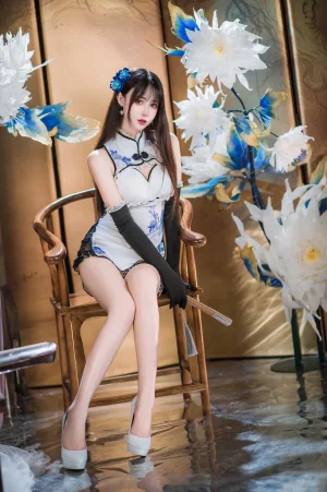羽生三未《瓶儿·青花瓷旗袍》主题写真：25张全套美图