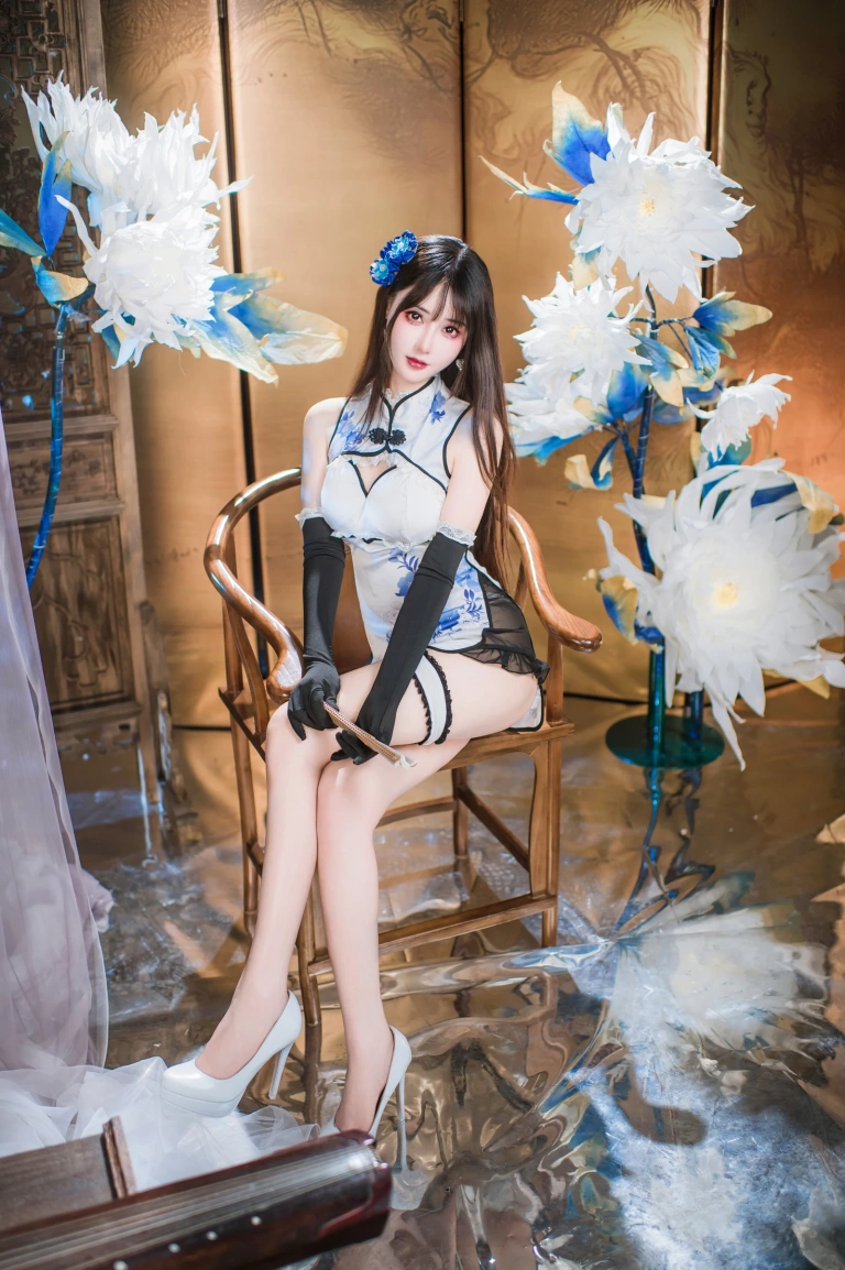 羽生三未《瓶儿·青花瓷旗袍》主题写真：25张全套美图