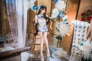 羽生三未《瓶儿·青花瓷旗袍》主题写真：25张全套美图
