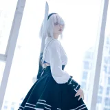 屿鱼《2b萤火虫场照》主题写真：16张全套美图