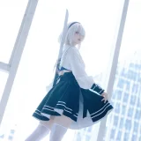 屿鱼《2b萤火虫场照》主题写真：16张全套美图