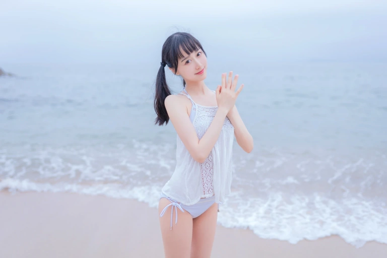 木棉棉《海边白色比基尼》主题写真：30张全套美图