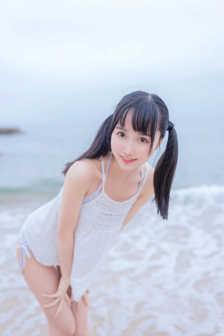 木棉棉《海边白色比基尼》主题写真：30张全套美图