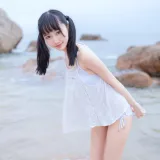 木棉棉《海边白色比基尼》主题写真：30张全套美图