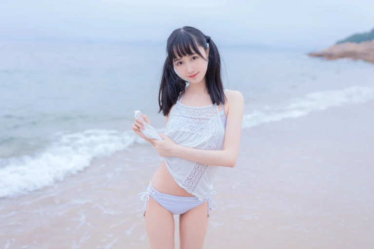 木棉棉《海边白色比基尼》主题写真：30张全套美图