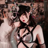 皮皮奶《银色女警》主题写真：33张全套美图，含1个视频