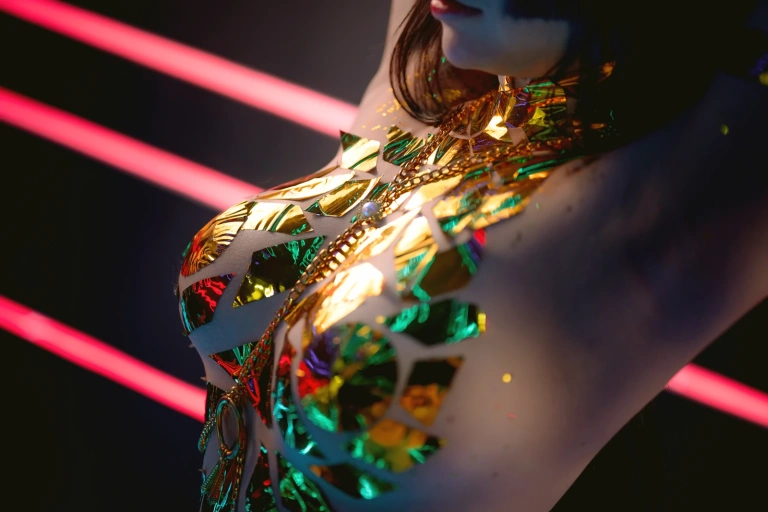 抱走莫子《金色传说》主题写真：35张全套美图