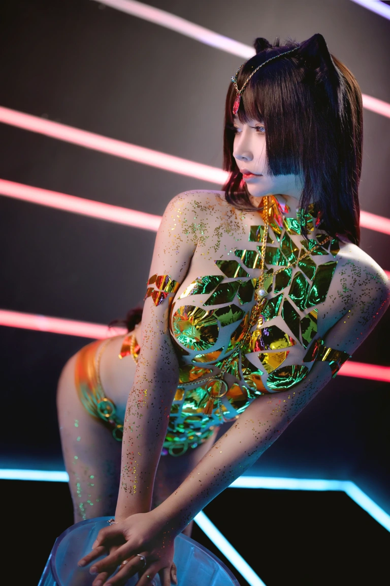 抱走莫子《金色传说》主题写真：35张全套美图