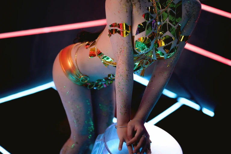 抱走莫子《金色传说》主题写真：35张全套美图