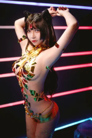抱走莫子《金色传说》主题写真：35张全套美图