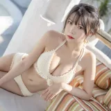 香草喵露露《比基尼》主题写真：37张全套美图，含1个视频