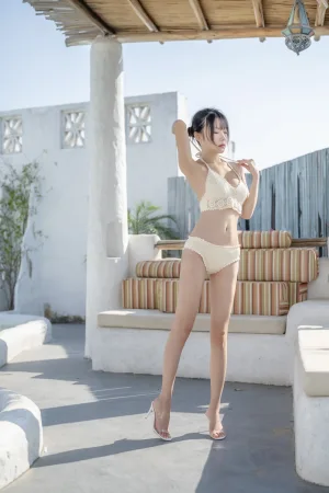 香草喵露露《比基尼》主题写真：37张全套美图，含1个视频