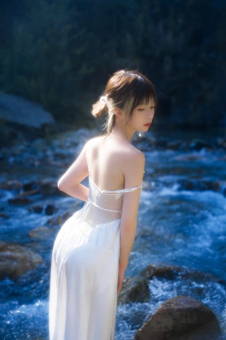 清青琴玖《静花照水》主题写真：37张全套美图