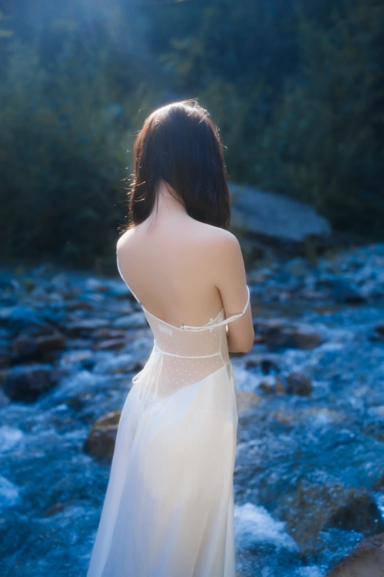 清青琴玖《静花照水》主题写真：37张全套美图