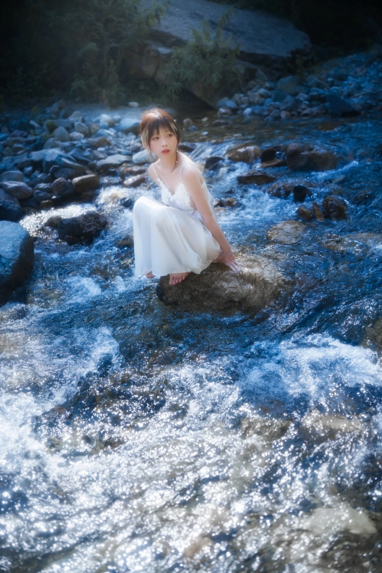 清青琴玖《静花照水》主题写真：37张全套美图