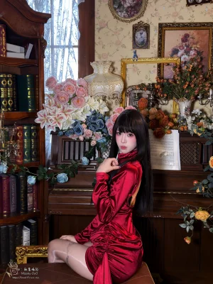 麻薯好吃《酒红礼赞》主题写真：43张全套美图