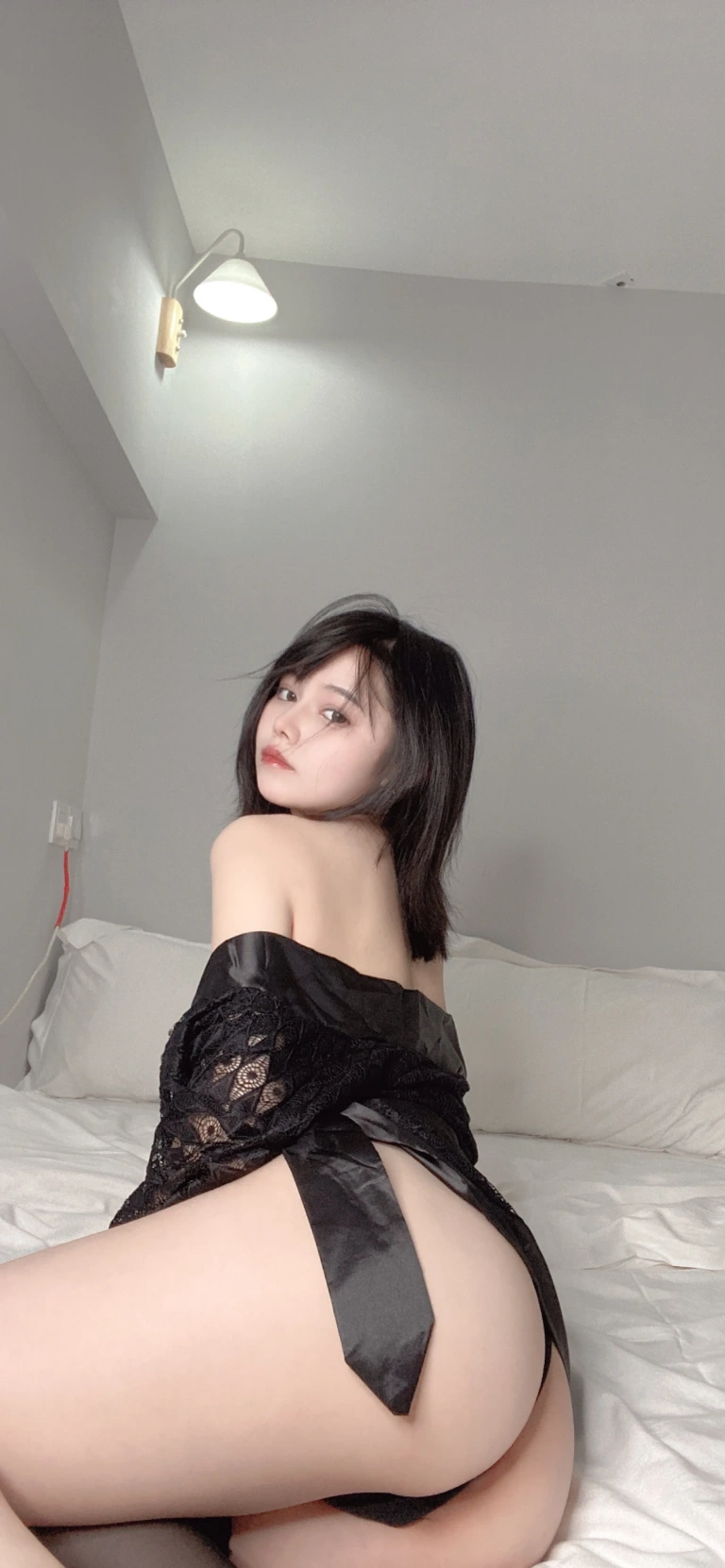 七月喵子《回家的诱惑》主题写真：46张全套美图