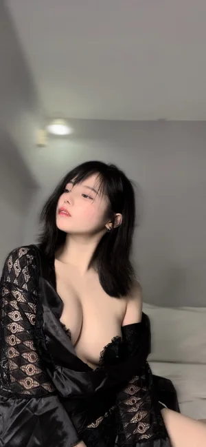 七月喵子《回家的诱惑》主题写真：46张全套美图