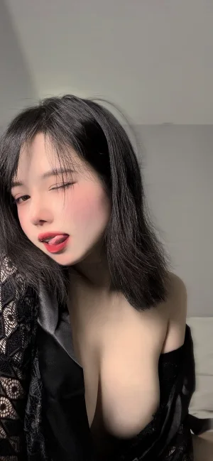 七月喵子《回家的诱惑》主题写真：46张全套美图