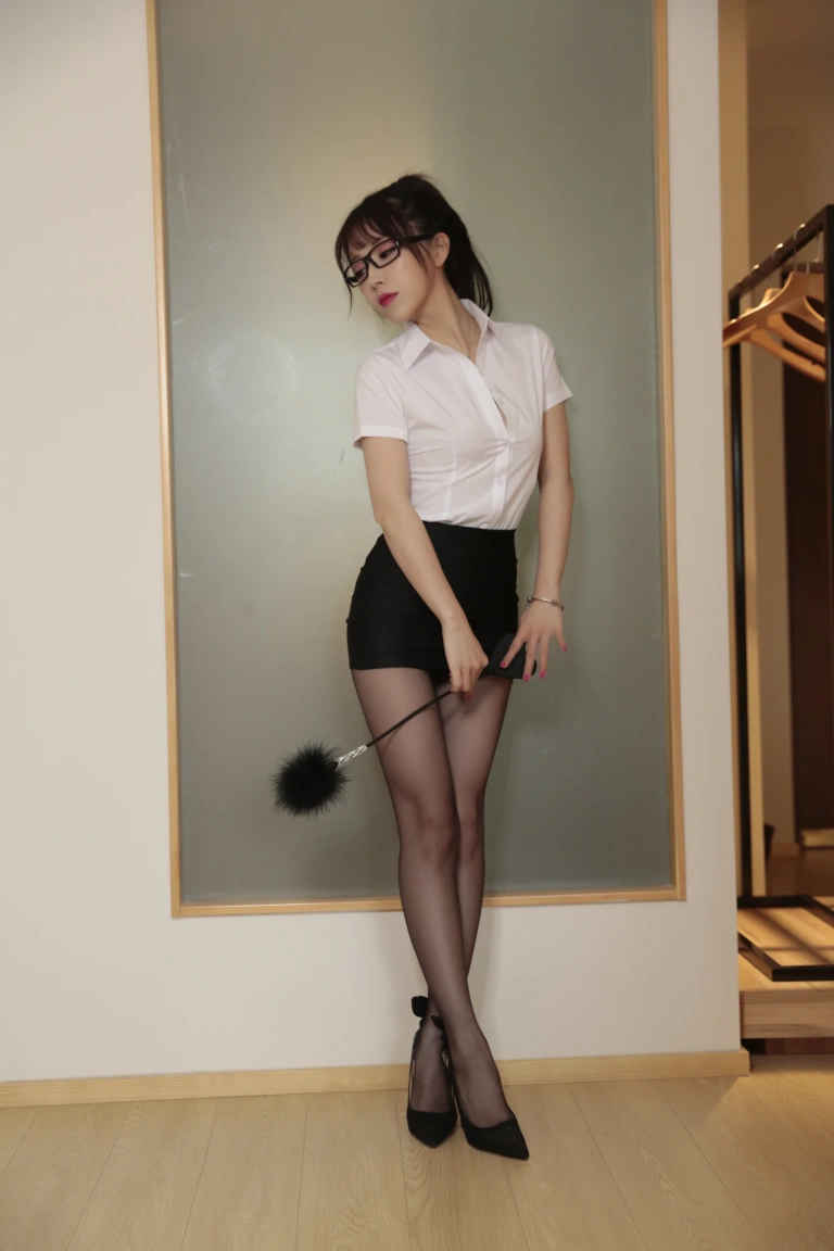 小女巫露娜《老师》主题写真：50张全套美图