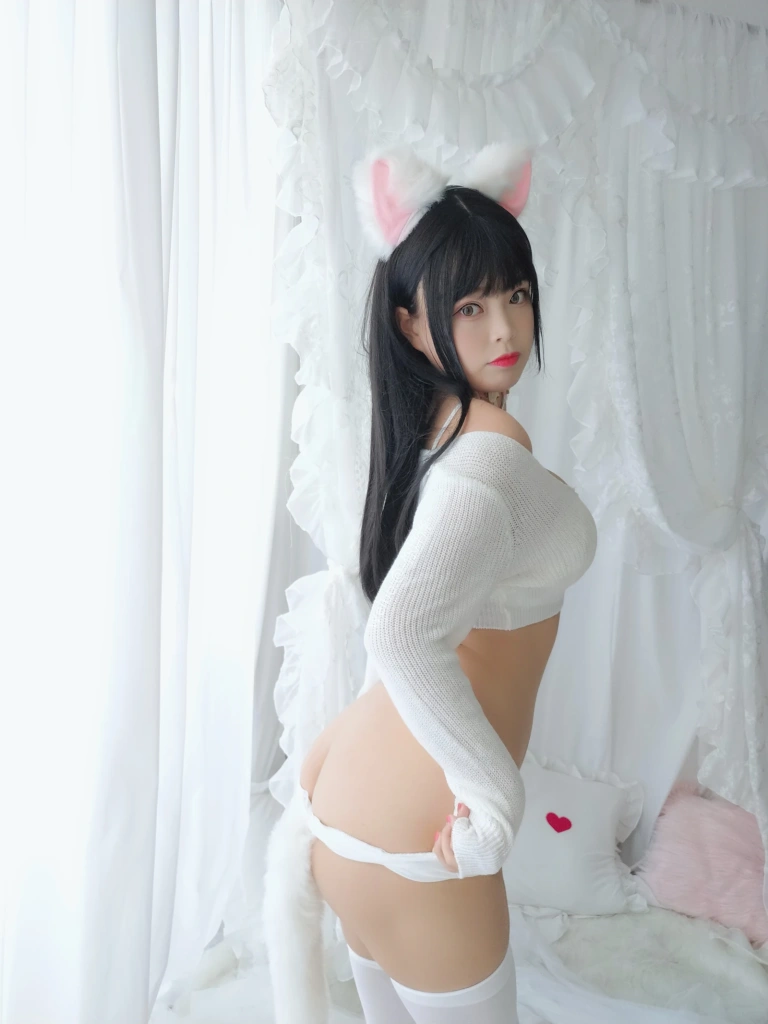 白烨《小奶猫》主题写真：64张全套美图，含17个视频
