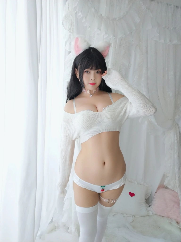 白烨《小奶猫》主题写真：64张全套美图，含17个视频