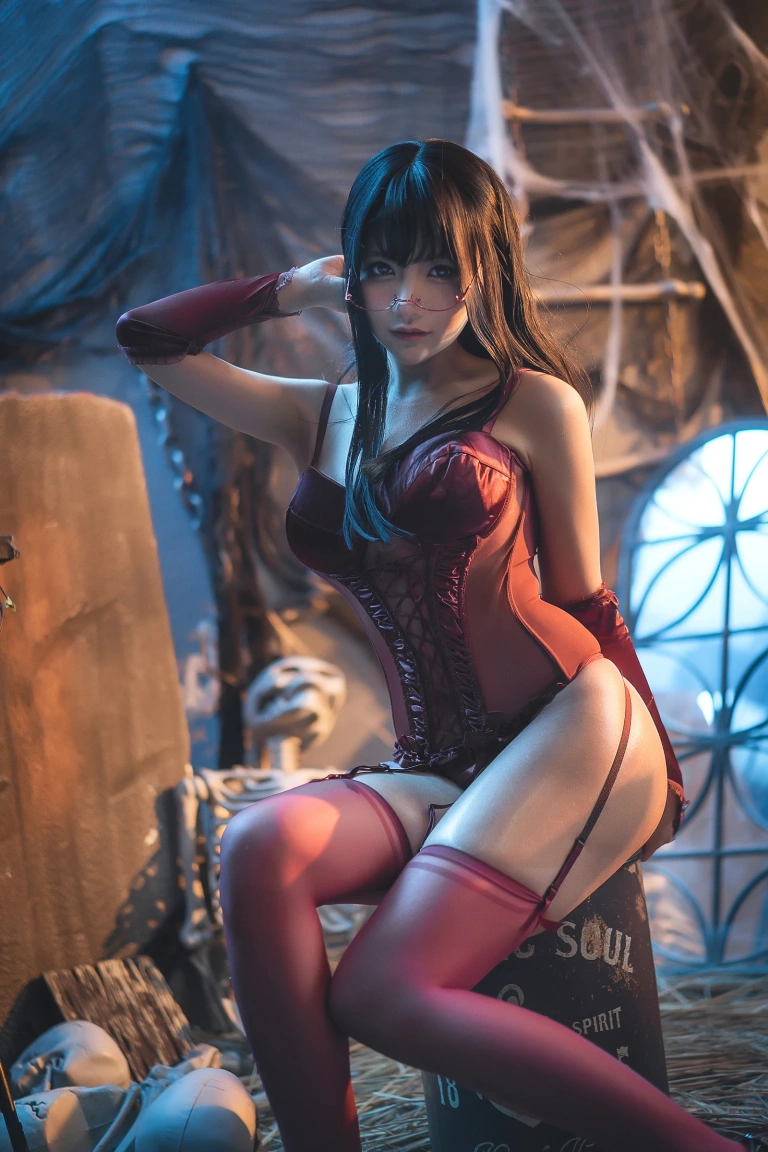 是一只熊仔《红色corset》主题写真：42张全套美图