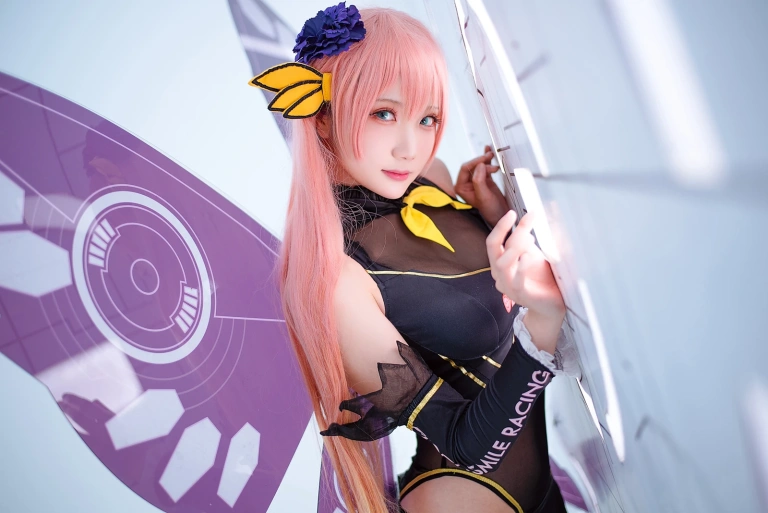 瓜希酱《LUKA 赛车》主题写真：22张全套美图