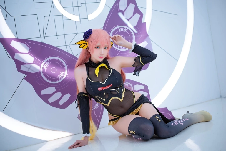 瓜希酱《LUKA 赛车》主题写真：22张全套美图
