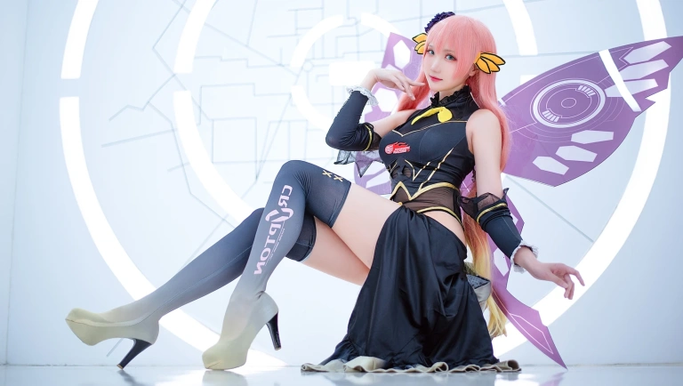 瓜希酱《LUKA 赛车》主题写真：22张全套美图