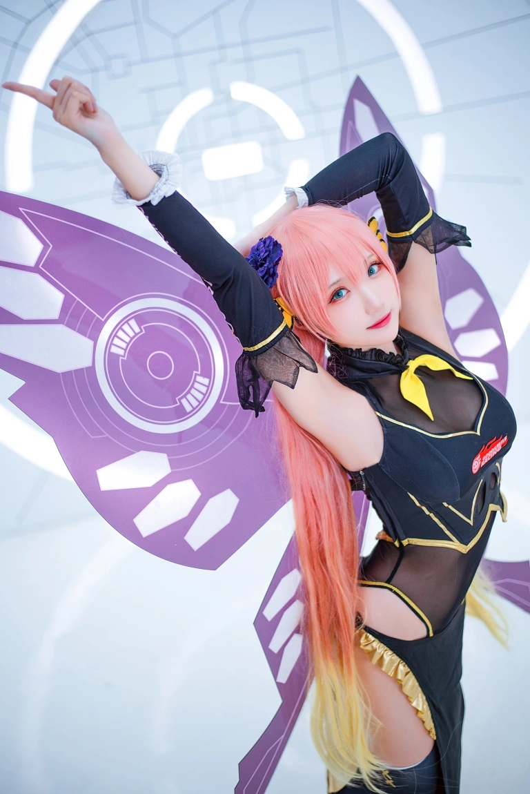 瓜希酱《LUKA 赛车》主题写真：22张全套美图