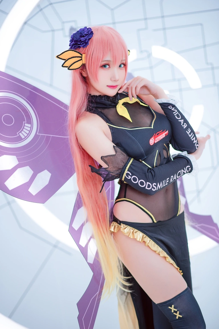 瓜希酱《LUKA 赛车》主题写真：22张全套美图